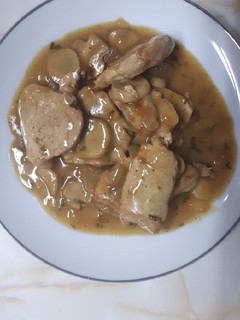 Una foto de Solomillo de cerdo en salsa de champiñones