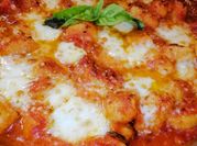 Una foto di gnocchi alla sorrentina