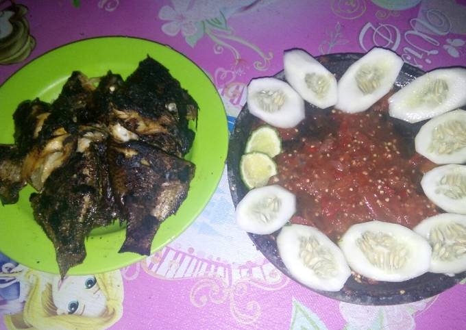 Ikan nila bakar teplon plus sambal tomat trasi