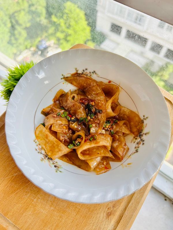 Miến dẹt (từ bánh tráng) trộn sa tế chay 🌱