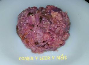 Una foto de Lombarda con manzana y pasas
