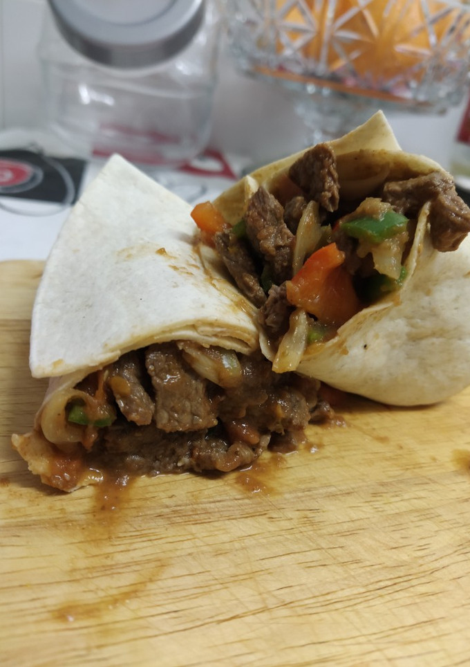 Una foto de 🌯 Burrito de ternera y verduras