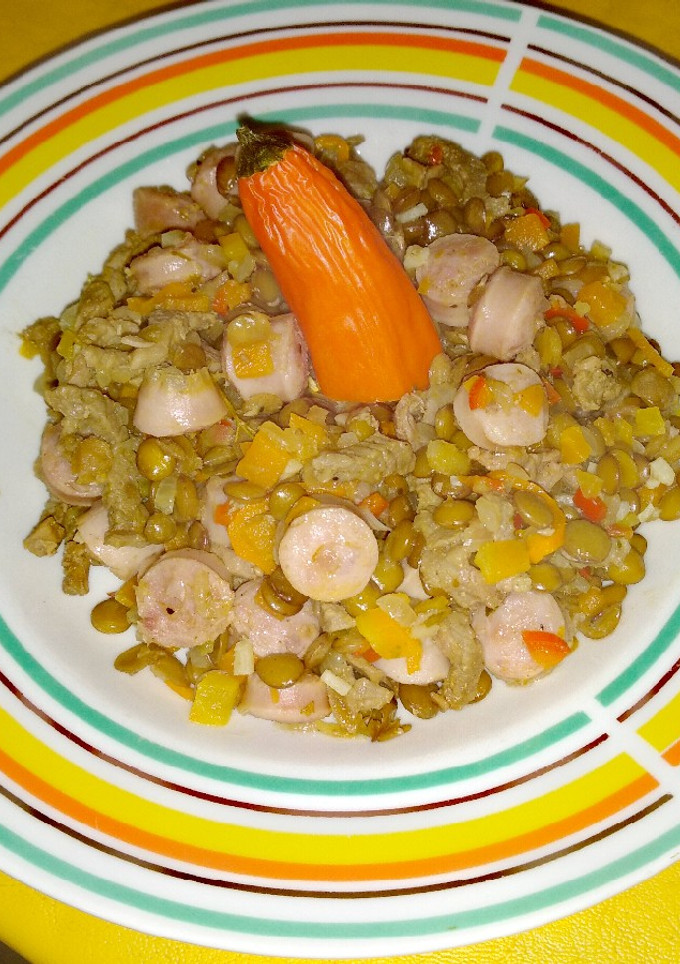 Una foto de Lentejas a dos carnes picante