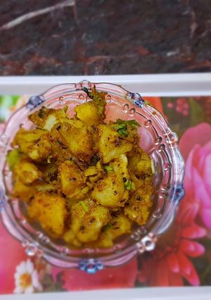 जीरा आलू (Jeera Aloo recipe in hindi) रेसिपी मुख्य फोटो
