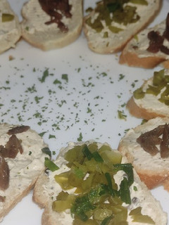 Una foto de Canapé con queso de untar