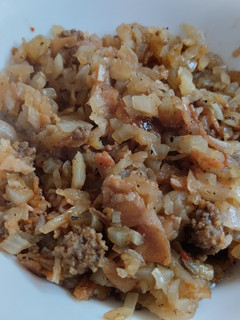 Una foto de Dip🥯de tocineta🥓chorizo🍖y🧅cebolla caramelizada🥟