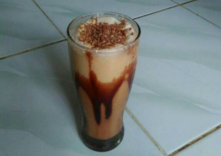 Luwak white coffe+ chocolate milk with Silverqueen toping