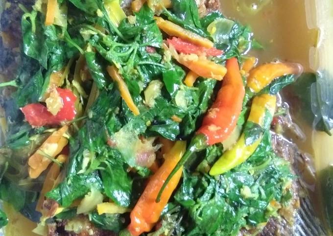 Cara Gampang Menyiapkan Ikan siram kuah kuning Anti Gagal
