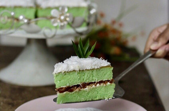 Langkah Mudah untuk Menyiapkan Klepon Cake yang Lezat Sekali