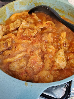Una foto de Chicharrón en salsa de jitomate