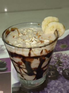 બનાના મિલ્ક શેક ( Banana Milk Shake Recipe in Gujarati રેસીપી મુખ્ય ફોટો