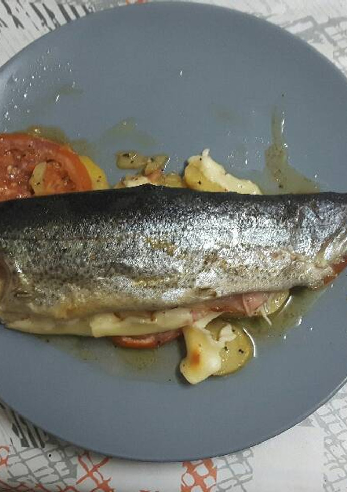 Una foto de Trucha con bacon y gambas