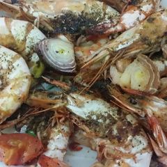 A picture of Shrimp in the oven.