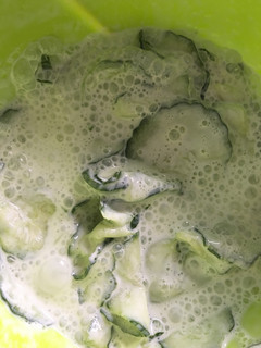 Tejfölös uborka saláta recept fotója