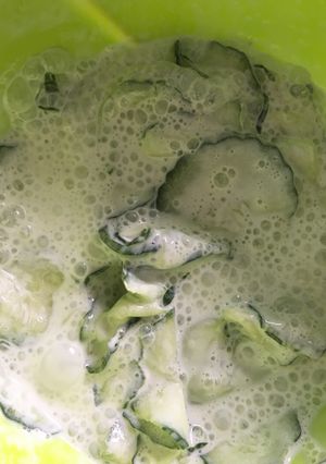 Tejfölös uborka saláta recept fotója