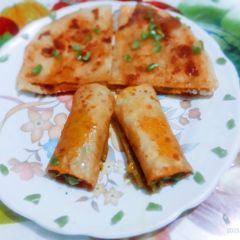 A picture of Tortilla wrap and tortilla vegetable roll.