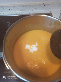 Una foto de Crema de calabaza, calabacín y zanahoria