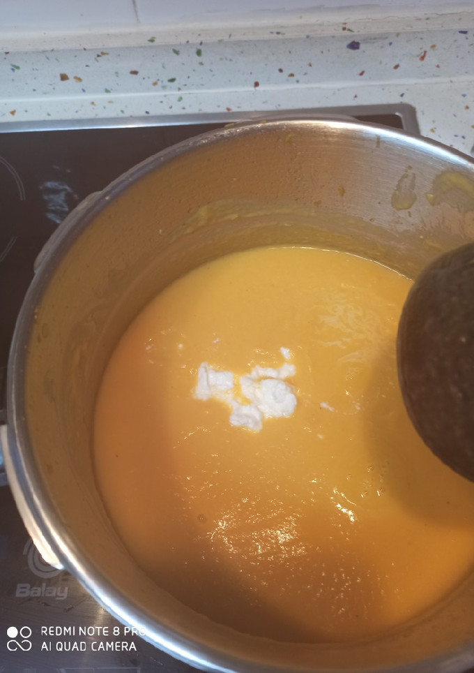 Una foto de Crema de calabaza, calabacín y zanahoria