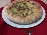 Pizza țărănească (dovlecei, cartofi și cârnați)