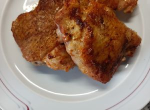 Una foto de Pollo al horno bien dorado