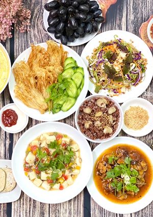Hình của món Mâm Cơm Chay Rằm Tháng Bảy.