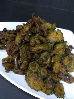 अचारी करेला (Achari Karela recipe in Hindi) रेसिपी मुख्य फोटो