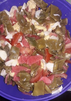 Una foto de Ensalada de judías tomate huevo Duro y, Rábanos