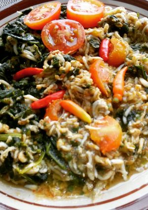 Foto resep Teri nasi basah + daun singkong bumbu pedas