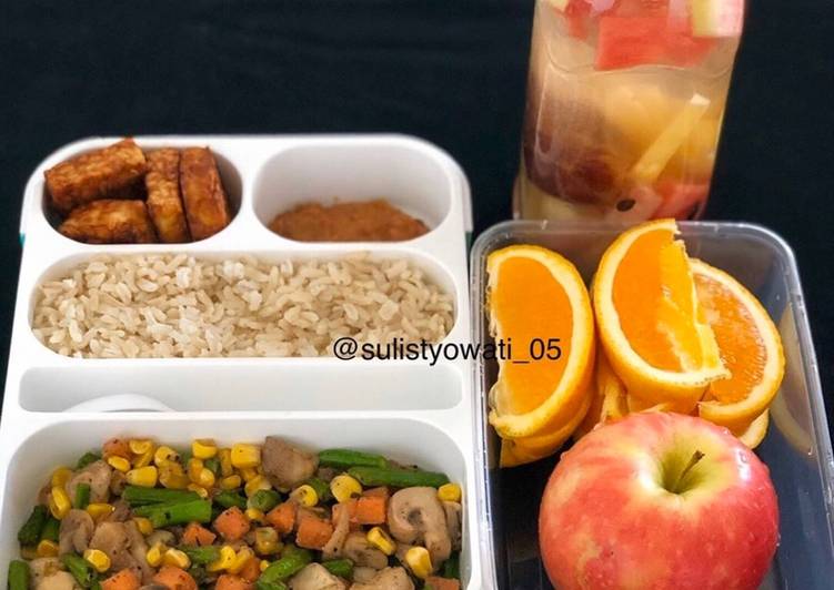 Simple Lunch Box (Bekal Makan Siang)
