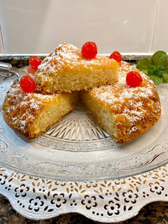 Una foto de Pastel esponjoso de coco y caramelo, sin gluten