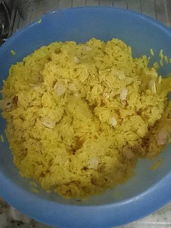 Una foto de Arroz amarillo con Pollo
