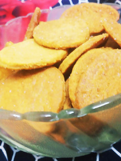 A picture of Salt Crackers.