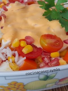 Una foto de Ensaladilla de arroz con huevo y granada