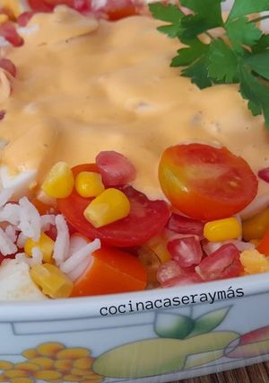Una foto de Ensaladilla de arroz con huevo y granada