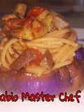 Spaghetti Integrali con Melanzane e Pomodorini serviti nella Melanzana