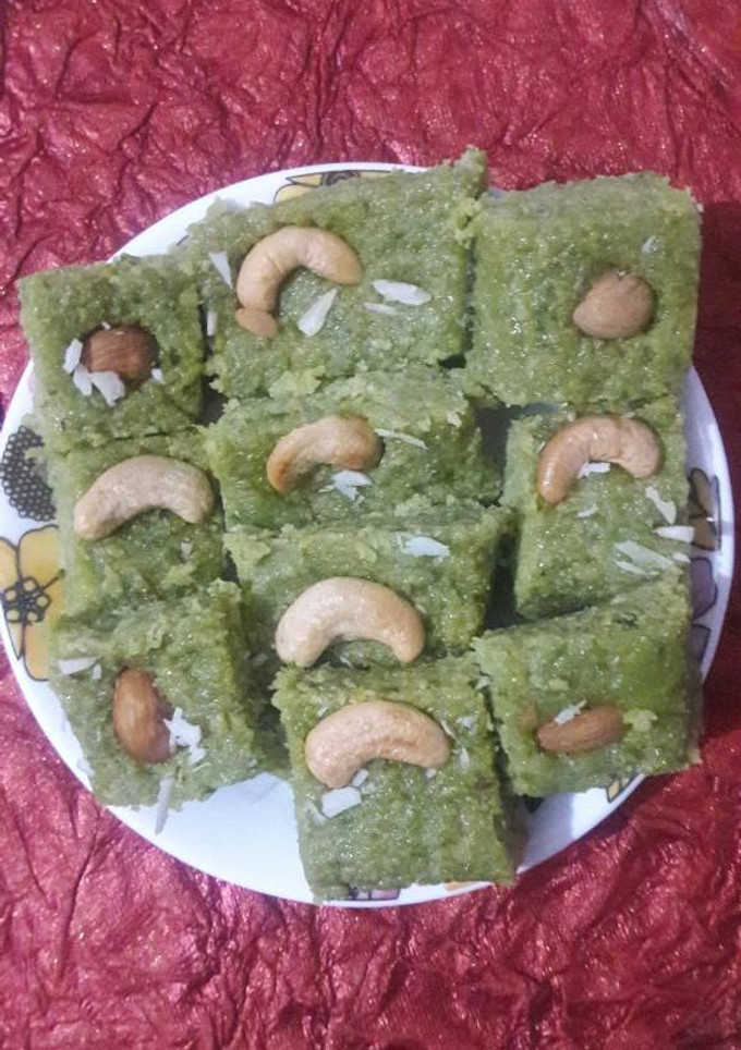 मटर की बर्फी (Matar ki burfi recipe in hindi) रेसिपी मुख्य फोटो