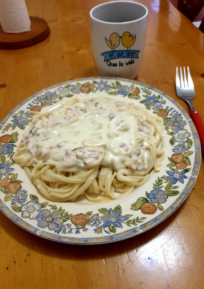 Una foto de Tallarines con salsa de queso