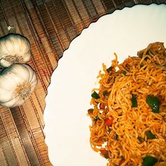 A picture of Hot garlic noodles.