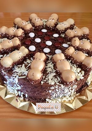 Una foto de Tarta Tragabolas (con bizcocho de vainilla y ganache de chocolate)
