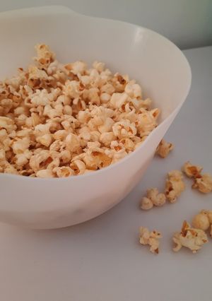 Vajas popcorn recept fotója