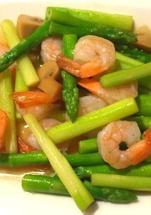 รูปของ หน่อไม้ฝรั่งผัดกุ้ง