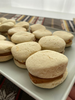 Una foto de Alfajores de maicena fáciles y sin manteca