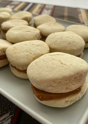 Una foto de Alfajores de maicena fáciles y sin manteca