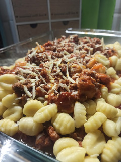 Una foto de Bolgnesa con panceta y chorizo