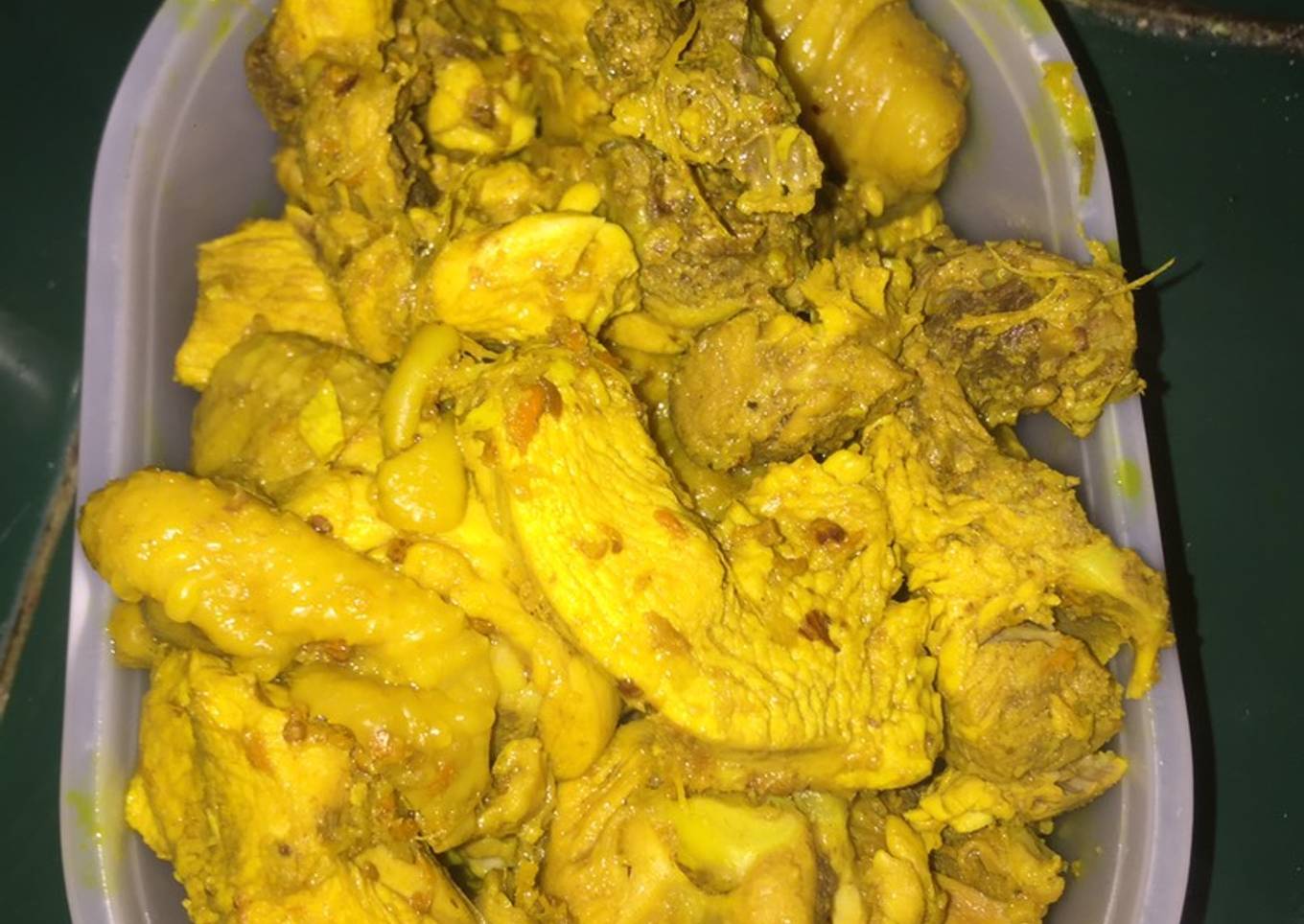 Ayam ungkep di cat kuning 😂