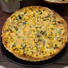 A picture of Stuffed spinach corn cheese baked potato pie.