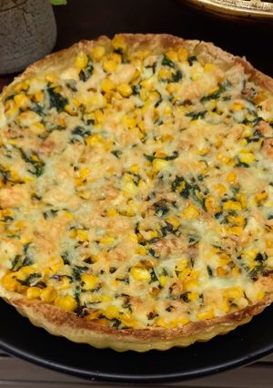 A picture of Stuffed spinach corn cheese baked potato pie.