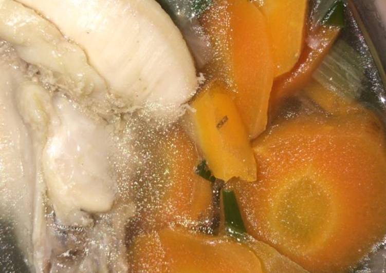 Cara Mudah Menyiapkan Sup Ayam Enak dan Antiribet