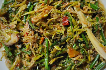 Resep Oseng Kembang Kates Pakis dengan Udang Papay Anti Gagal