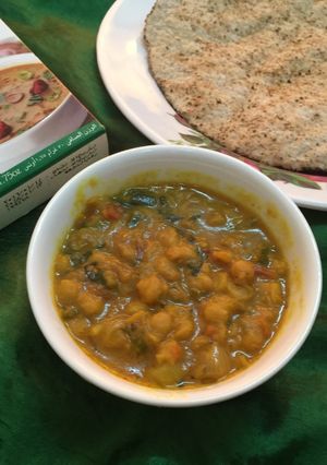 A picture of Spicy Punjabi Dal Palak.